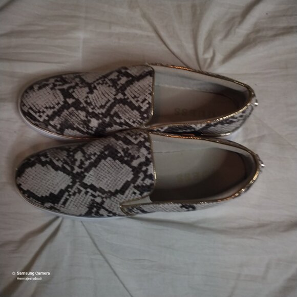 Guess Faux Snakeskin Slip-On Sneakers WOMENS Shoe Gold Trim Tan Brown GUC 8.5M - Picture 13 of 15